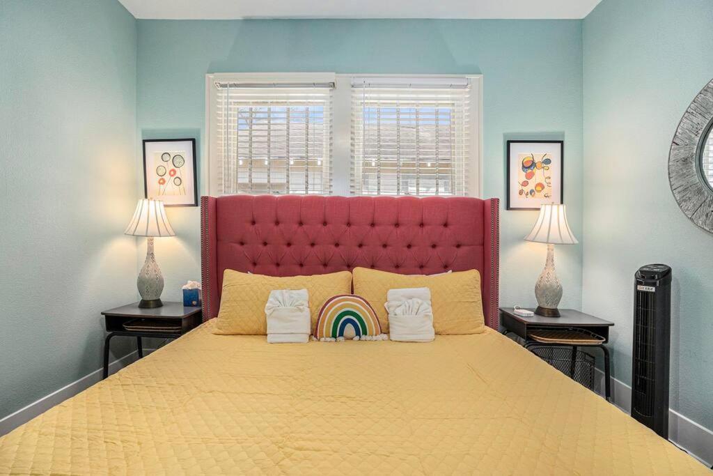 Beachy Bungalow! 2Bd, King Bed Галвестон Экстерьер фото